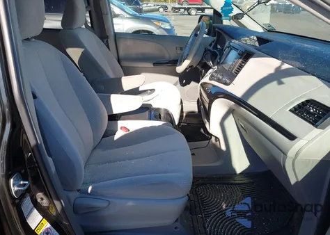 2012 Toyota Sienna Le 7 Passenger z USA, uszkodzony, nr VIN 5TDJK3DC2CS041204